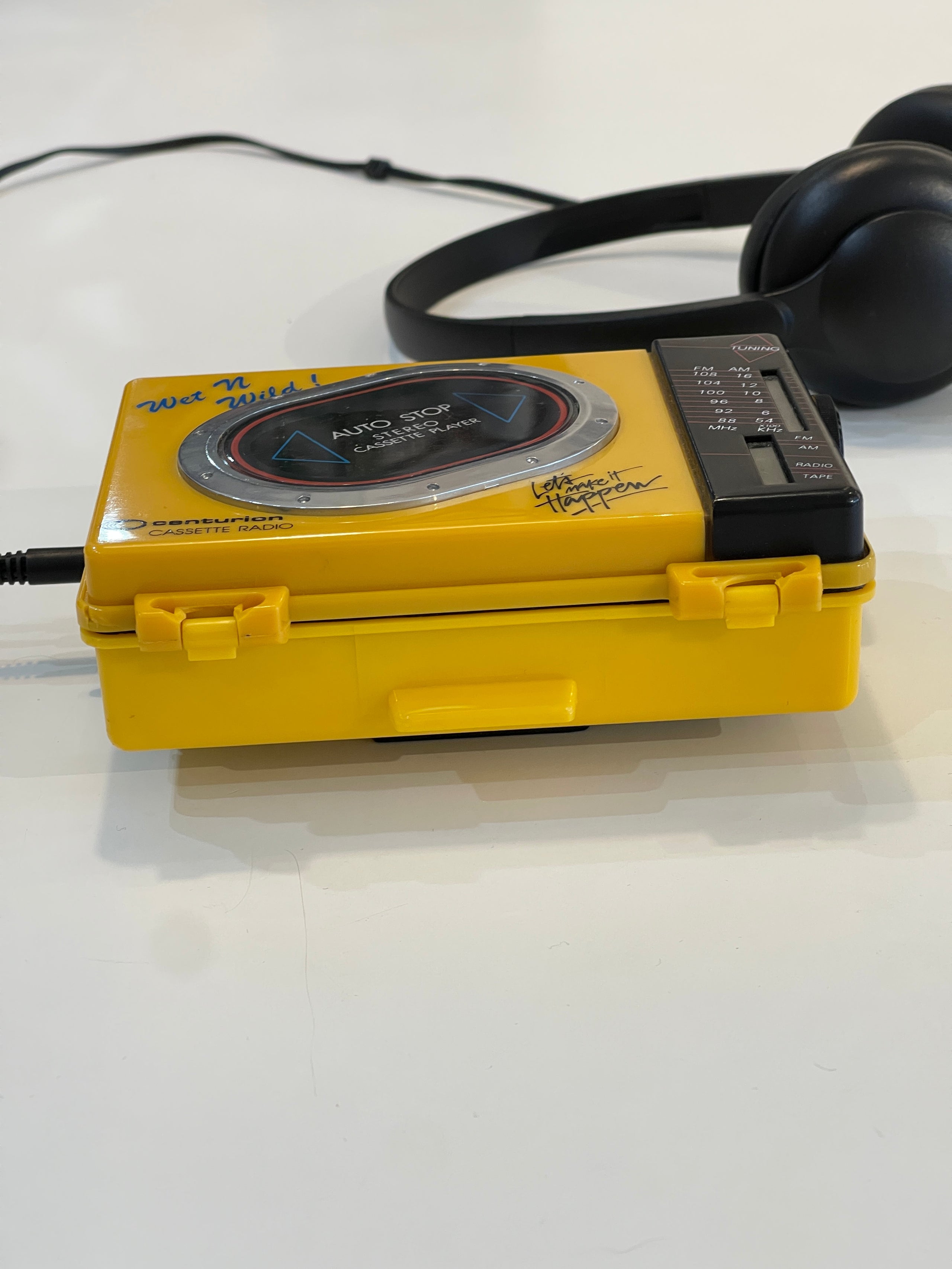 Vintage on sale Sports Walkman Cassette Player AM FM Radio Yellow by Sweda HF-40